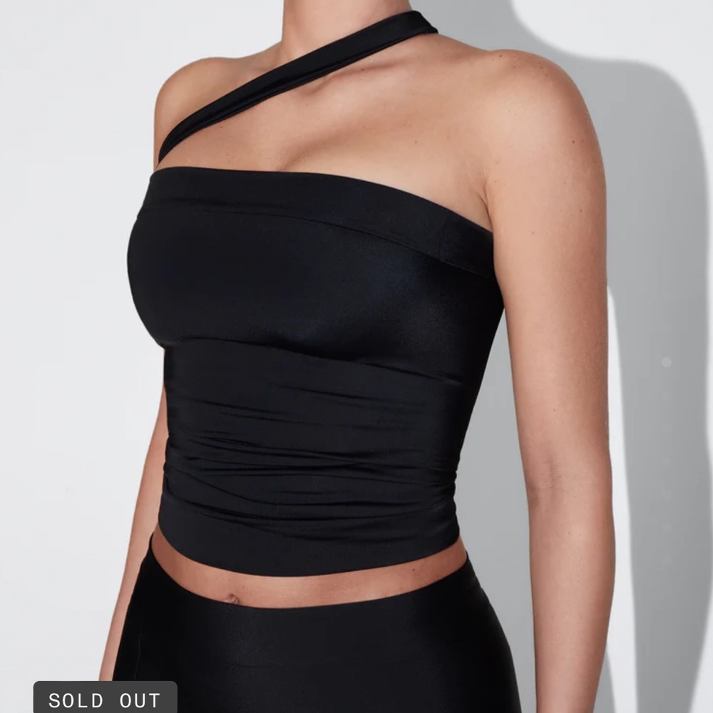 KHY SLEEK STRETCH TUBE TOP